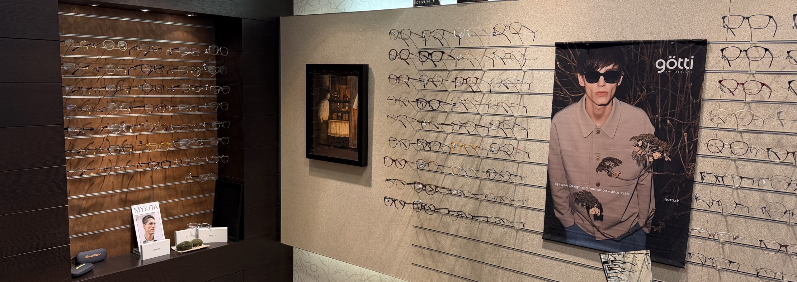 Moderne Brillen und Sonnenbrillen beim Optiker in Troisdorf entdecken – große Auswahl an Designerbrillen, hochwertigen